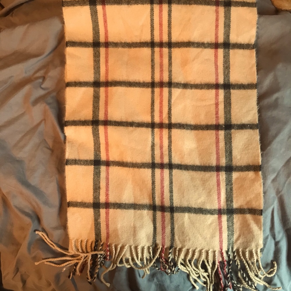 NEVER WORN Scarf